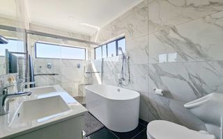 3 Bedroom House For Sale in Long Beach