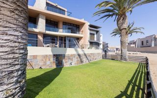 3 Bedroom House For Sale in Long Beach