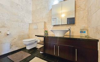 3 Bedroom House For Sale in Long Beach