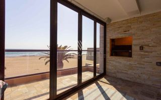 3 Bedroom House For Sale in Long Beach