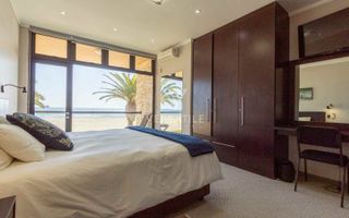 3 Bedroom House For Sale in Long Beach