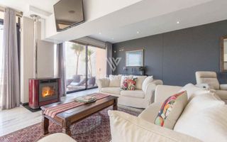 3 Bedroom House For Sale in Long Beach