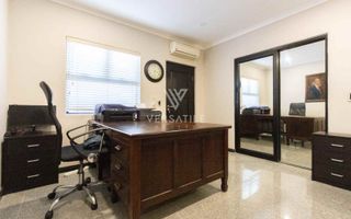 3 Bedroom House For Sale in Long Beach