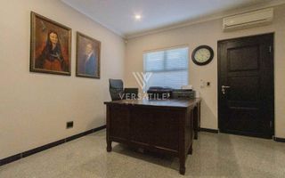 3 Bedroom House For Sale in Long Beach