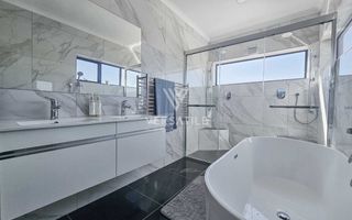 3 Bedroom House For Sale in Long Beach