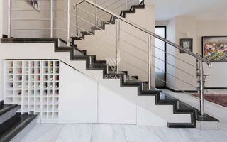 3 Bedroom House For Sale in Long Beach