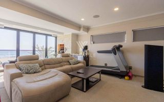 3 Bedroom House For Sale in Long Beach