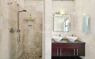 3 Bedroom House For Sale in Long Beach