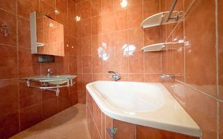 3 Bedroom House For Sale in Long Beach