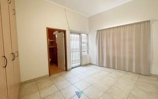 3 Bedroom House For Sale in Long Beach