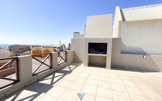 3 Bedroom House For Sale in Long Beach