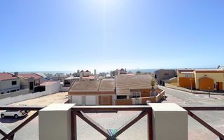 3 Bedroom House For Sale in Long Beach