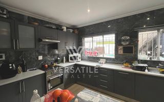 4 Bedroom House For Sale in Hochlandpark