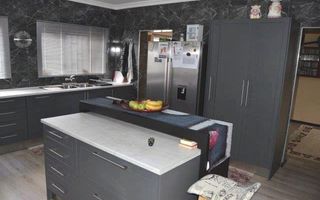 4 Bedroom House For Sale in Hochlandpark