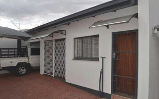 4 Bedroom House For Sale in Hochlandpark