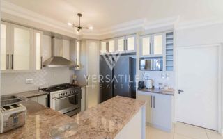 4 Bedroom House For Sale in Long Beach