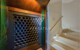 4 Bedroom House For Sale in Long Beach