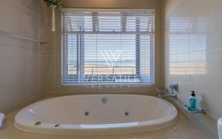 4 Bedroom House For Sale in Long Beach