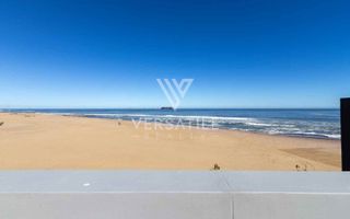 4 Bedroom House For Sale in Long Beach