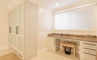 4 Bedroom House For Sale in Long Beach