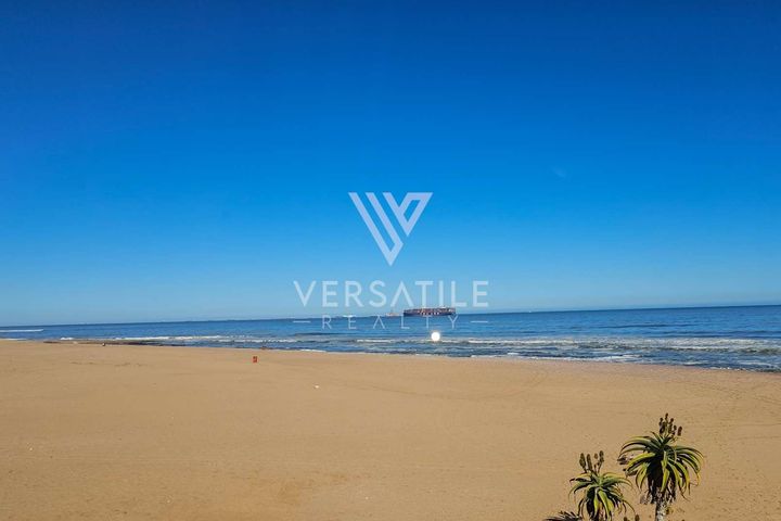 4 Bedroom Townhouse For Sale in Long Beach