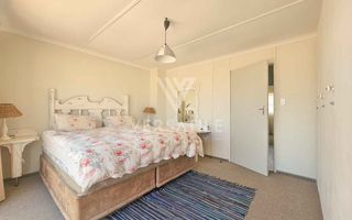 4 Bedroom House For Sale in Long Beach