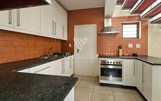 6 Bedroom House For Sale in Hage Heights