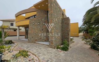 6 Bedroom House For Sale in Hage Heights