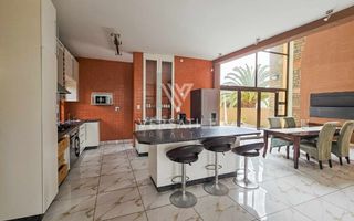 6 Bedroom House For Sale in Hage Heights