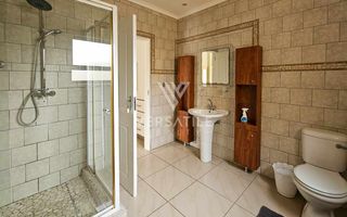 6 Bedroom House For Sale in Hage Heights