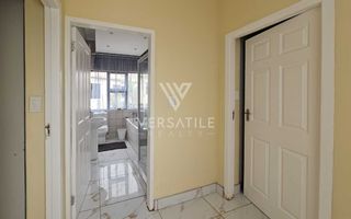 6 Bedroom House For Sale in Hage Heights