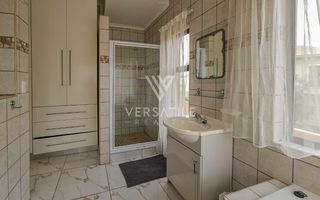 6 Bedroom House For Sale in Hage Heights