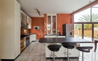 6 Bedroom House For Sale in Hage Heights