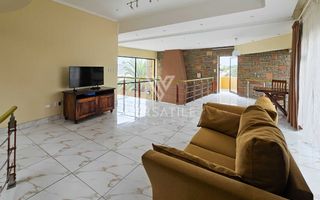 6 Bedroom House For Sale in Hage Heights