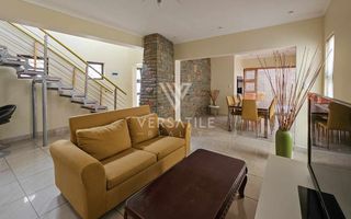 6 Bedroom House For Sale in Hage Heights