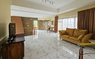 6 Bedroom House For Sale in Hage Heights