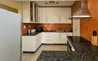 6 Bedroom House For Sale in Hage Heights