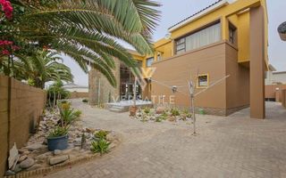 6 Bedroom House For Sale in Hage Heights