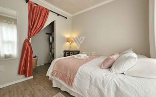 3 Bedroom House For Sale in Long Beach