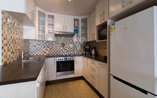 3 Bedroom House For Sale in Long Beach