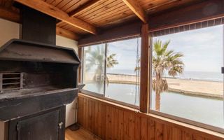 3 Bedroom House For Sale in Long Beach