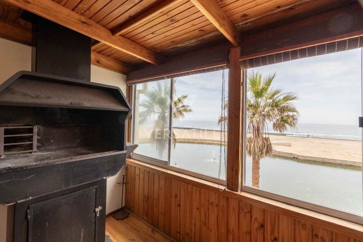 3 Bedroom Townhouse For Sale in Long Beach