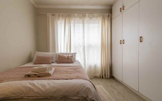 3 Bedroom House For Sale in Long Beach