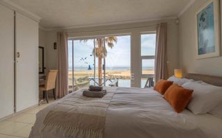 3 Bedroom House For Sale in Long Beach