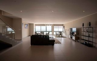 3 Bedroom Apartment/Penthouse For Sale in Waterfront