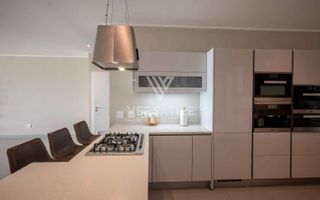 3 Bedroom Apartment/Penthouse For Sale in Waterfront