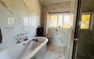 4 Bedroom House For Sale in Eros