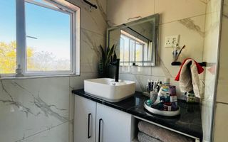 4 Bedroom House For Sale in Eros