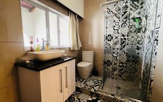 4 Bedroom House For Sale in Eros