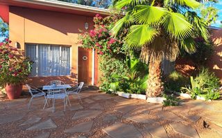 6 Bedroom House For Sale in Gochas